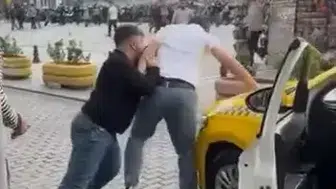 Fatih'te taksicilerin yolcu alma tartışması kavgaya dönüştü