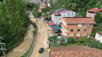Zonguldak'ta heyelan: Yol kapandı, elektrik hattı koptu