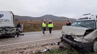 Tokat'ta iki araç çarpıştı: 7 kişi yaralandı