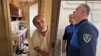 Çöp evde yaşayan adama ev tuttular: Yine çöplüğe döndü