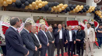 Gürsel Tekin Küçükçekmece’de kafe açılışına katıldı