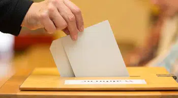 Komşuda 100 yıl sonra ilk! Seçimi Türk aday kazandı