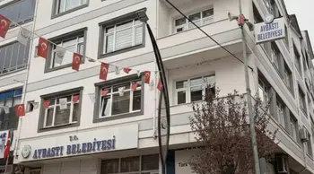 Belediye binasında satırlı saldırı: Başkanın sekreteri yaralandı