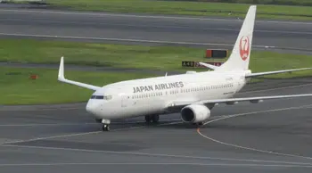 Japonya’da yolcu uçağı acil iniş yaptı: Kalkışta lastik patladı