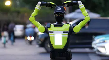 Çin'de yeni dönem: 15 robot trafik akışını düzenliyor