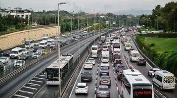 Araç içi donanımlarda yeni dönem! Telefon tutucusu ve ses sistemlerine yasal düzenleme