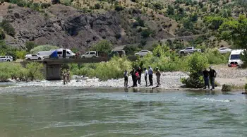 Bingöl’de çayda kaybolan genç için arama çalışmaları sürüyor