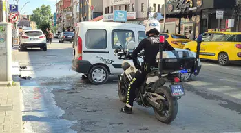 Bartın'da seyir halindeki araö alev aldı: Sürücü yoluna devam etti