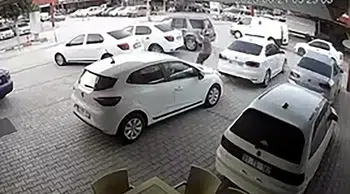 Adana’da oto galeriye silahlı saldırı: Kaçan şüpheli aranıyor
