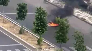 Diyarbakır’da seyir halindeki motosiklet alev aldı