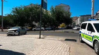Elazığ'da iki otomobil çarpıştı: 3 kişi yaralı