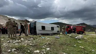 Diyarbakır’da midibüs şarampole devrildi: 1 kişi hayatını kaybetti