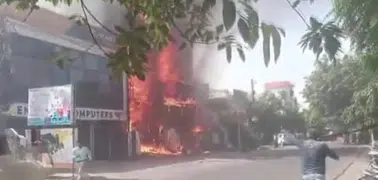 Hindistan'da eğitim merkezinde yangın: 14 kişi yaşamını yitirdi