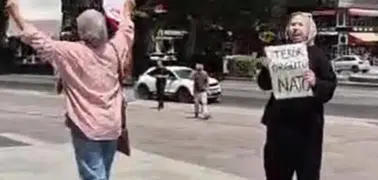 Kızılay Meydanı'nda slogan atan iki kadın gözaltına alındı