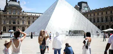Louvre'daki Apollo Galerisi mücevhersiz yeniden açılıyor: Resim ve heykeller sergilenecek