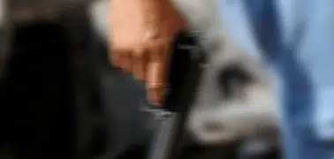 Bir eve silahlı saldırı: 4 kişi yaralandı