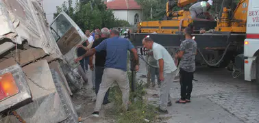 Konya'da faciadan dönüldü: El freni boşalan kamyoneti durdurmak isterken sıkıştı