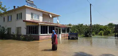 Çarşamba'da sağanak yağış: Ev ve tarım arazilerini su bastı