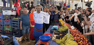Özgür Özel Edirne'de emeklilere seslendi: Bir kuruş para alınmayacak