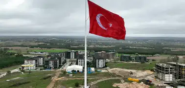 Çerkezköy'de 600 metrekarelik dev Türk bayrağı törenle göndere çekildi