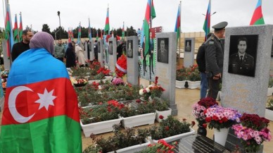 Azerbaycan'da Karabağ Zaferi'nin 2. yılında şehitler unutulmadı