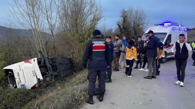 Bartın'da yolcu otobüsünün devrilmesi sonucu 39 kişi yaralandı