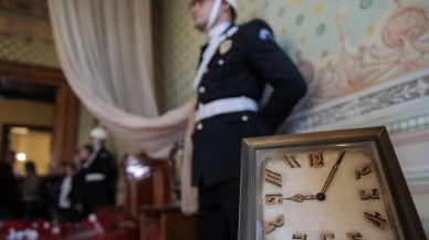 Büyük Önder Atatürk,  Dolmabahçe Sarayı'ndaki odasında törenle anıldı