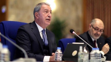 Masaya yumruğunu vuran Hulusi Akar'dan milletvekiline şok çıkış: Nah alırsın!