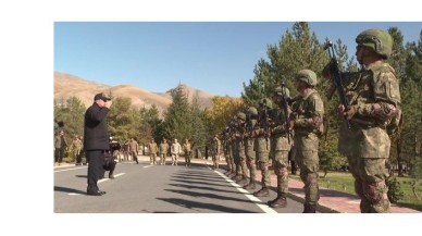 Milli Savunma Bakanı Akar ve komuta kademesi sınır hattında