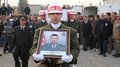 Şehitler Mehmet Demir ve Duabey Onur Öztürkmen son yolculuklarına uğurlandı: Annen sana kurban