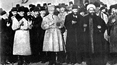 Büyük Önder Atatürk,  Milli Mücadele'nin kalbi Ankara'ya 103 yıl önce adım attı