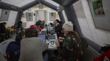 Elektrik kesintilerinin sürdüğü Ukrayna'da çalışanlar 'Yenilmezlik Noktalarına' akın ediyor