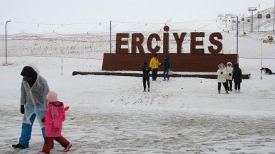 Erciyes'te kar yağışı etkili oluyor