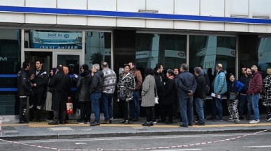 İstanbul ve İzmir'de SGK önlerinde EYT kuyrukları oluştu