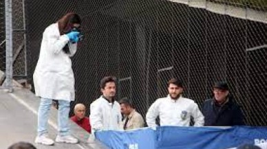 Şişli Belediyesi'nin çatısından düşen 18 yaşındaki Emine Sağlam öldü