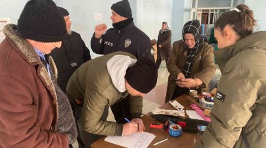 Görevliler yardım merkezine getirilen yorganın içinden çıkanı görünce gözlerine inanamadı