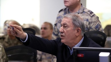 Bakan Akar'dan deprem sonrası askerlerin kışladan geç çıkarıldığı iddiasına yanıt!