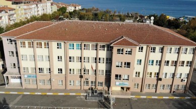 İstanbul Valiliği'nin deprem riski nedeniyle tahliye kararı verdiği 93 okul açıklandı