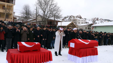Astsubay Emrah Yaman ile 1 yaşındaki oğlu Çankırı'da son yolculuğuna uğurlandı