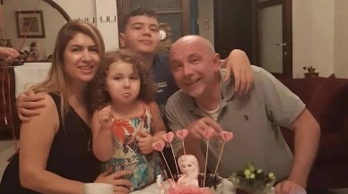 Antakya'da depremde birbirlerine sarılı bulunan 4 kişilik Okay ailesi İzmit'te toprağa verildi