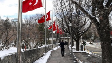 Milli yas nedeniyle bayraklar yarıya indi. 2 bayrak indirilmedi,  işte nedeni