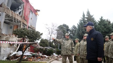 Bakan Akar: 100 silah ve mesai arkadaşımızı kaybettik