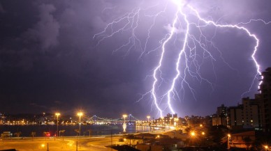 Meteoroloji harita vererek uyardı: Yıldırım çakacak,  26 ilde çok yağmur yağacak
