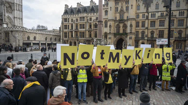 İngiltere'de kralın tahtı sallanıyor: Monarşiye karşı olanlar sokağa indi