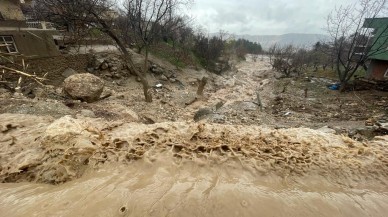 Adıyaman Tut'ta suya kapılan konteynerdeki 1 kişi öldü,  4 kişi kayboldu