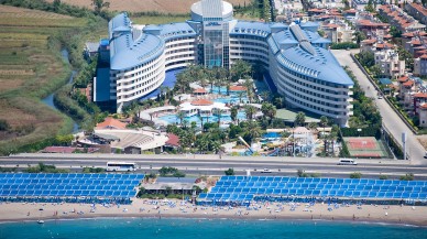 Crystal Admiral Resort Suites & SPA