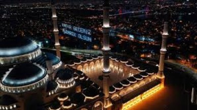 Bu gece Kadir Gecesi. Kadir Gecesi nedir? Kadir Gecesi ne yapmalı?