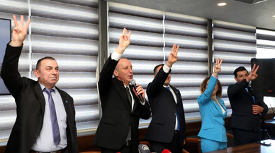 Muharrem İnce'den el hareketi: İlk kez gösteriyorum ne bu? 