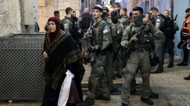 İsrail'den yine Mescid-Aksa'ya baskın. Arbede çıktı