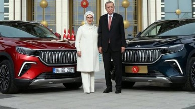 Cumhurbaşkanı Erdoğan ve eşi Emine Erdoğan'a teslim edilen Togg'un plakası dikkat çekti!